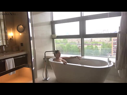❤️ Geweldige babe wat passievol haar poesie in die badkamer afruk Porno fb by ons ❌
